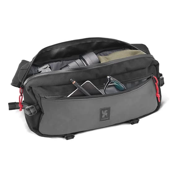 Sac à Bandoulière Chrome Kadet 9 L Noir Gris Rouge 6 Sac à Bandoulière Chrome Kadet 9 L Noir Gris Rouge – Image 4